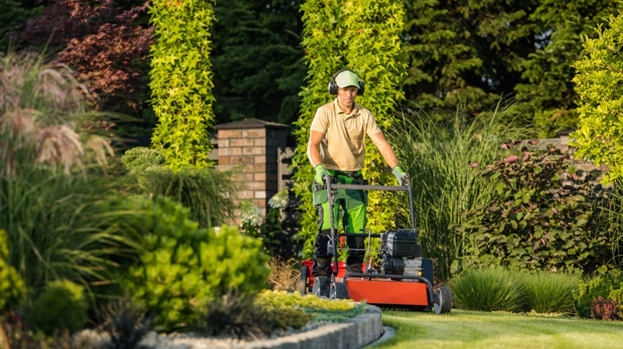 The Difference Between DIY and Professional Lawn Mowing